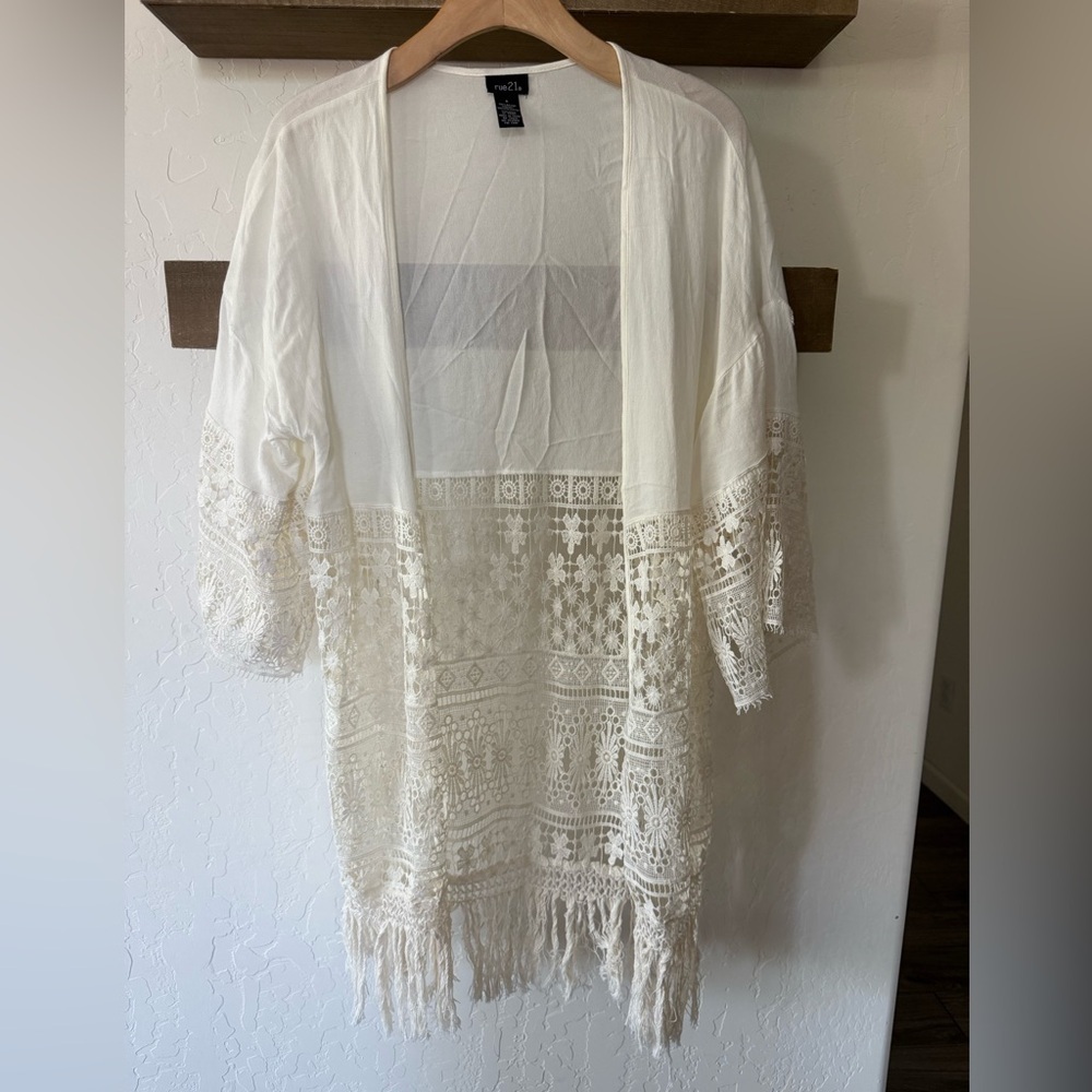Rue 21|Boho White Ivory Lace crotchet Kimono Cardigan with fringe hem•••Small